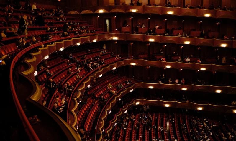 AIRsteril® Geräte desinfizieren die Luft in Theatern und beseitigen Gerüche mit UV-Licht und photokatalytischen Oxidation